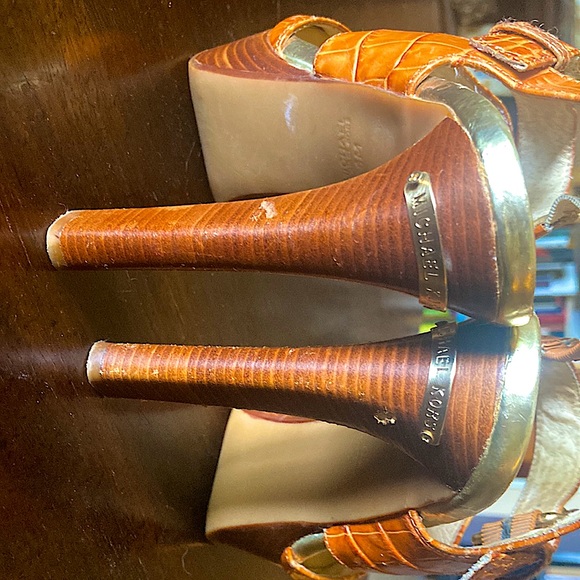 Michael Kors. Size 6. Orange platform heels. Gold buckle and decals. - Picture 3 of 7